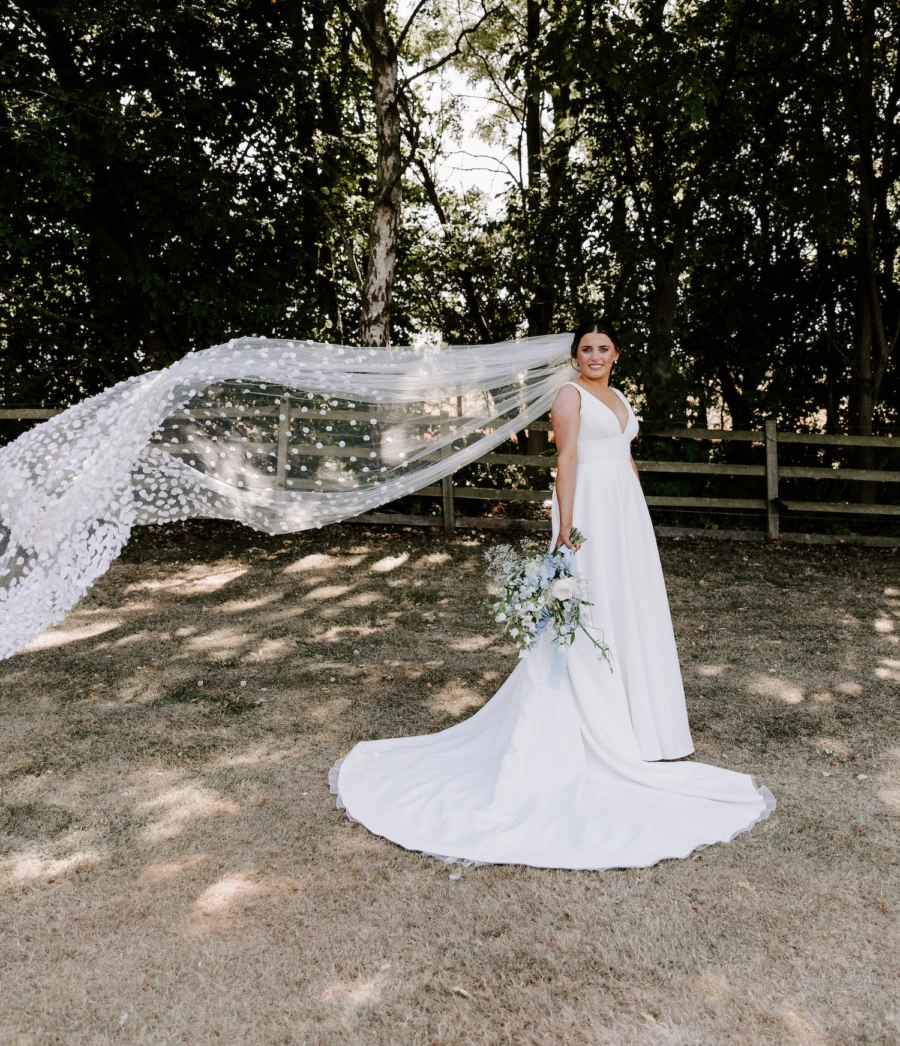 Long veil floating in the breeze